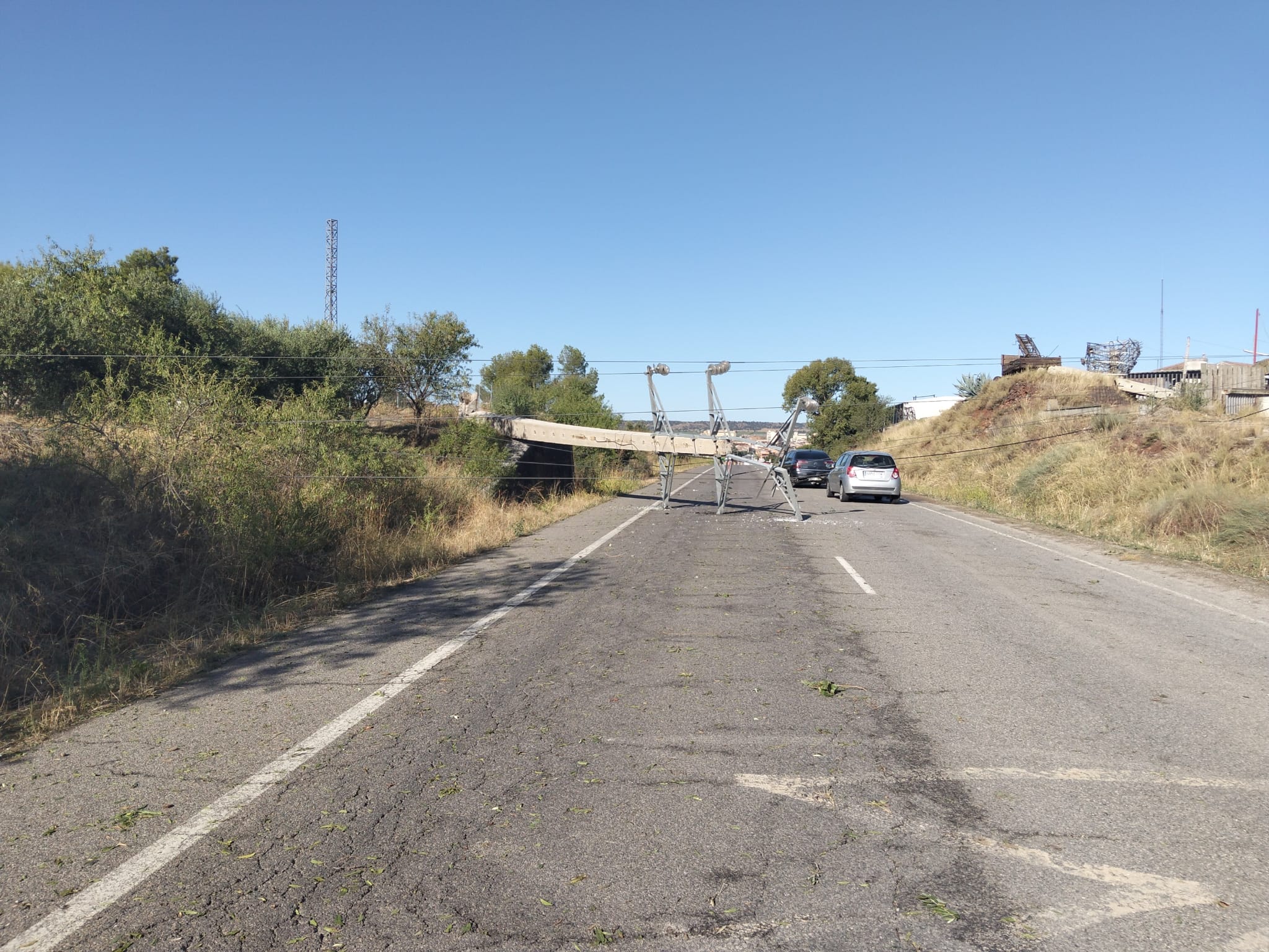 Carretera de Binéfar a Tamarite cortada por las tormentas.