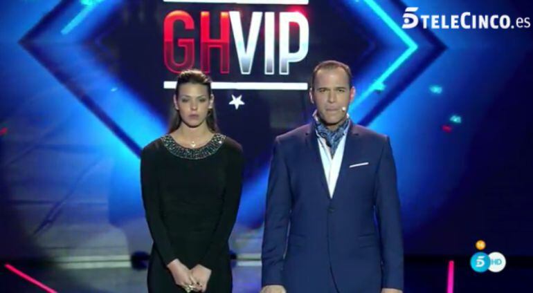 Carlos Lozano y Laura Matamoros en los instantes previos a conocer el nombre del vencedor de &#039;GH VIP 4&#039;