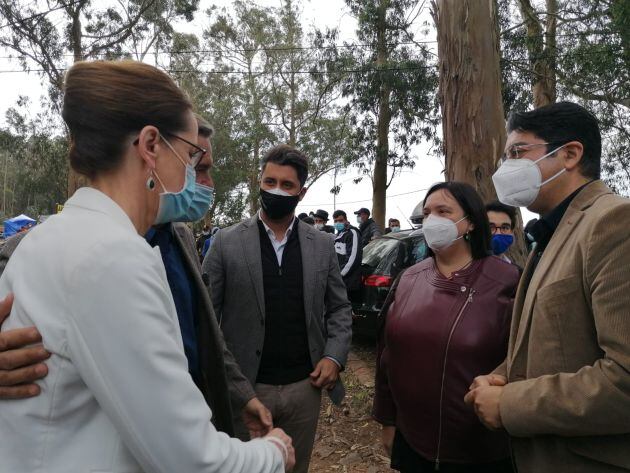 El Gobierno permite a representantes socialistas el acceso al acuartelamiento de Las Raíces