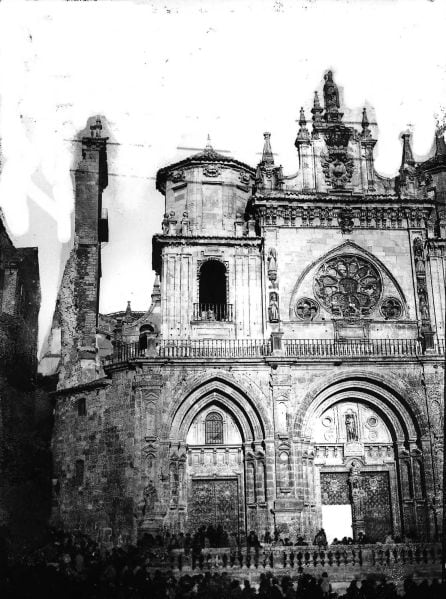 Estado en el que quedó la catedral de Cuenca tras el derrumbe de la torre del Giraldo.