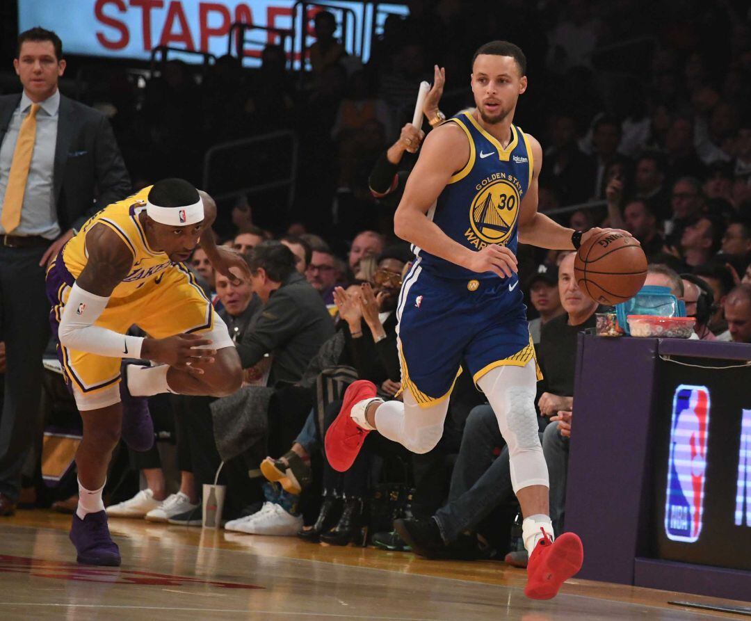 Curry durante el partido de anoche en la cancha de los Lakers