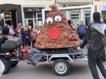 Unas moscas revoloteando en torno a lo que suelen revolotear siempre, el tono escatológico del Carnaval de Palencia