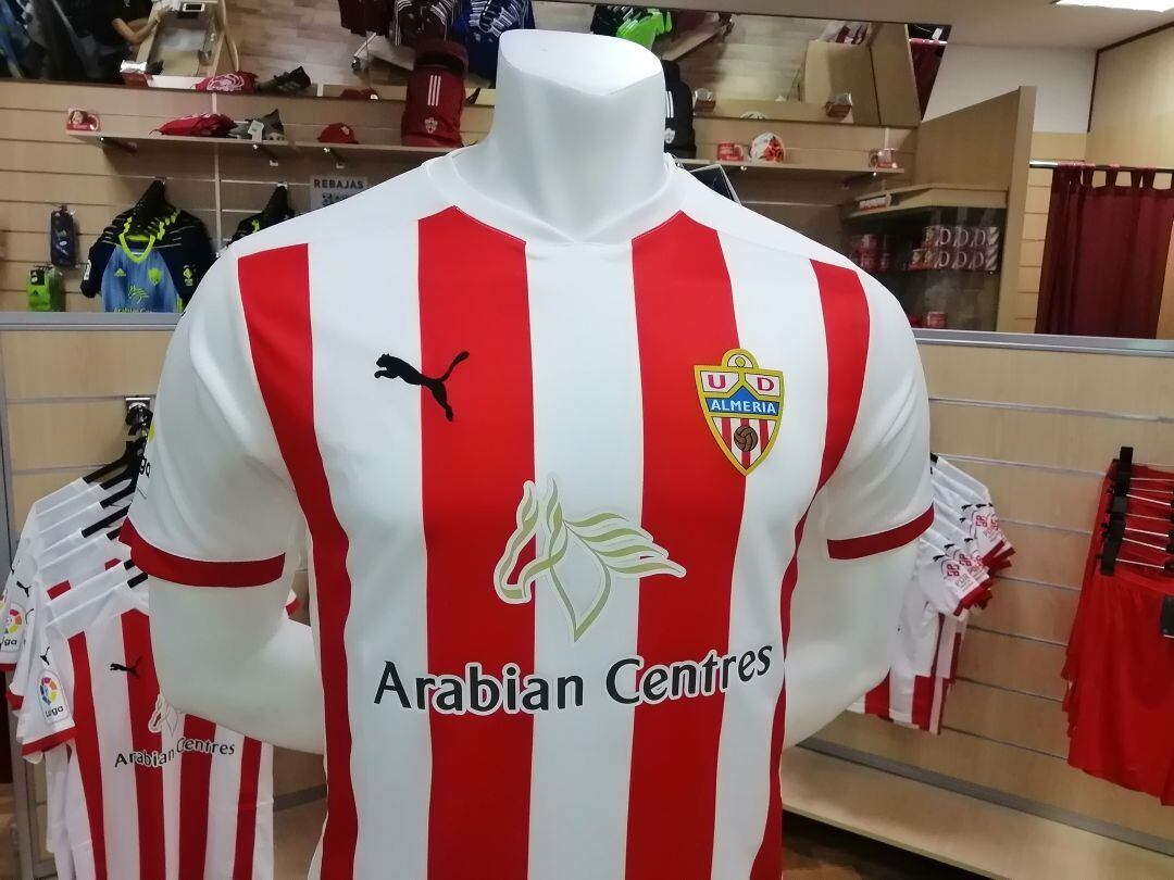 La camiseta del Almería 2020-2021.