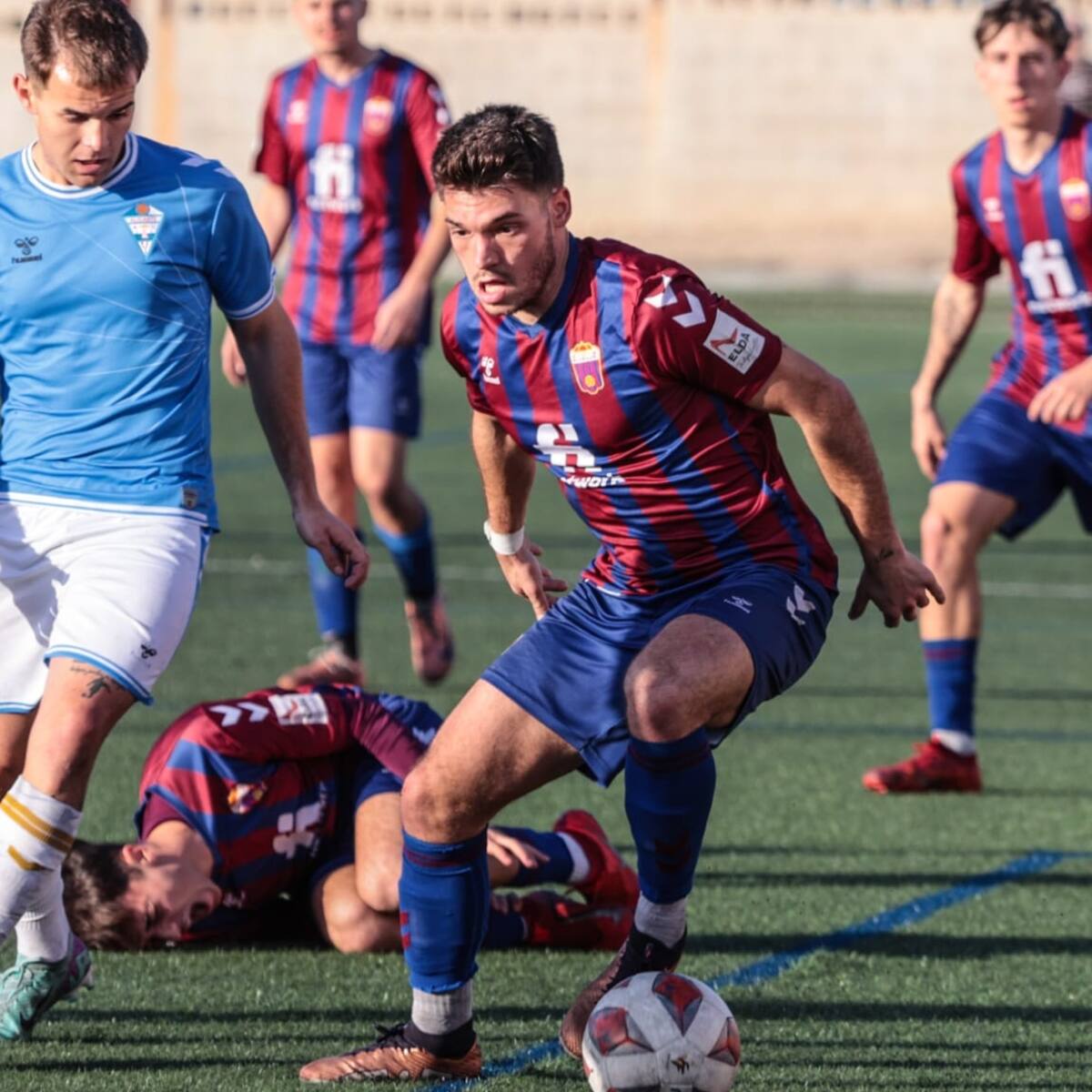 Eldense B e Independiente Alicante empatan en un partido de goles y alternativas (3-3)