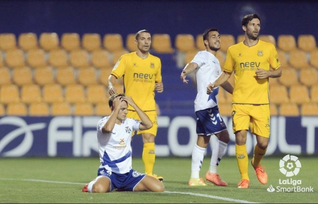 Dani Gómez se lamenta de una ocasión fallida en el último partido de los blanquiazules