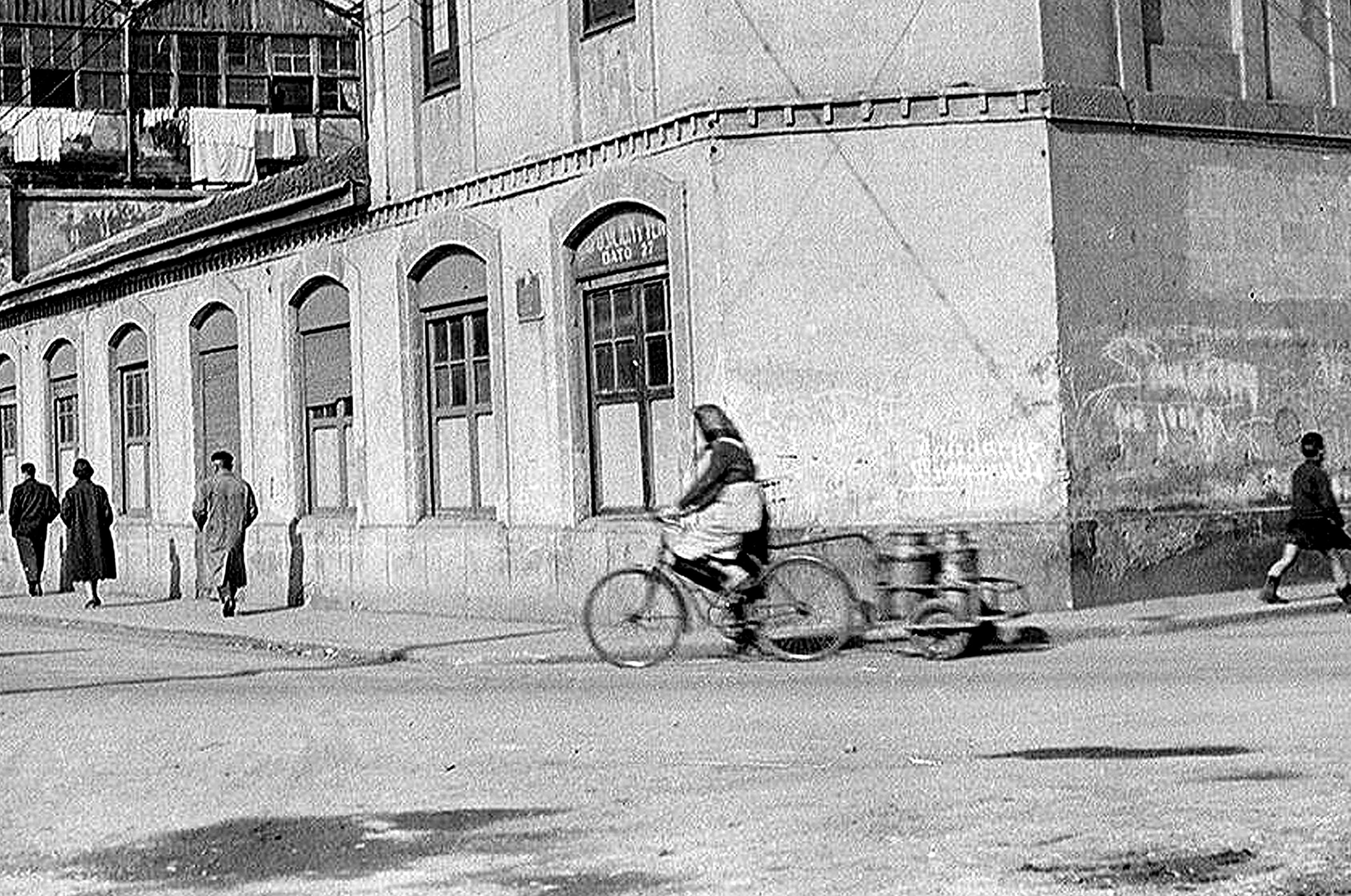 La lechera en bicicleta / Archivo Municipal