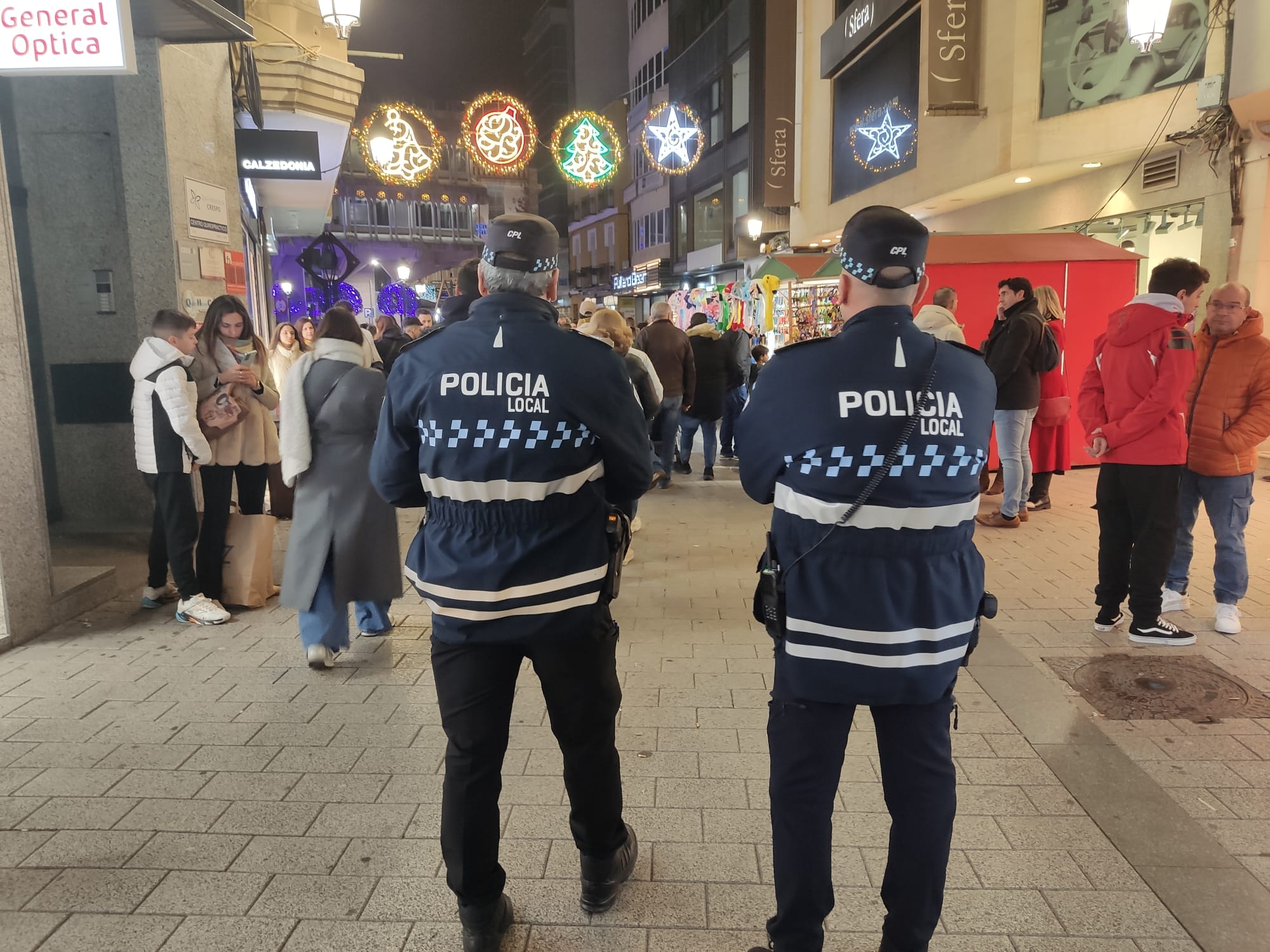 Agentes de la policía local de Ciudad Real por el centro de la ciudad