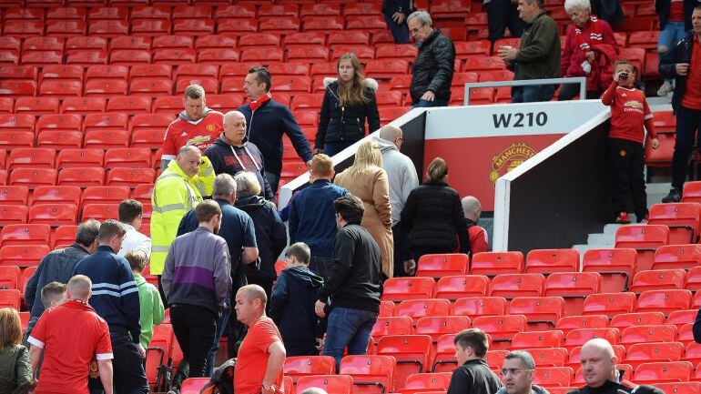 Old Trafford, desalojado por un paquete sospechoso