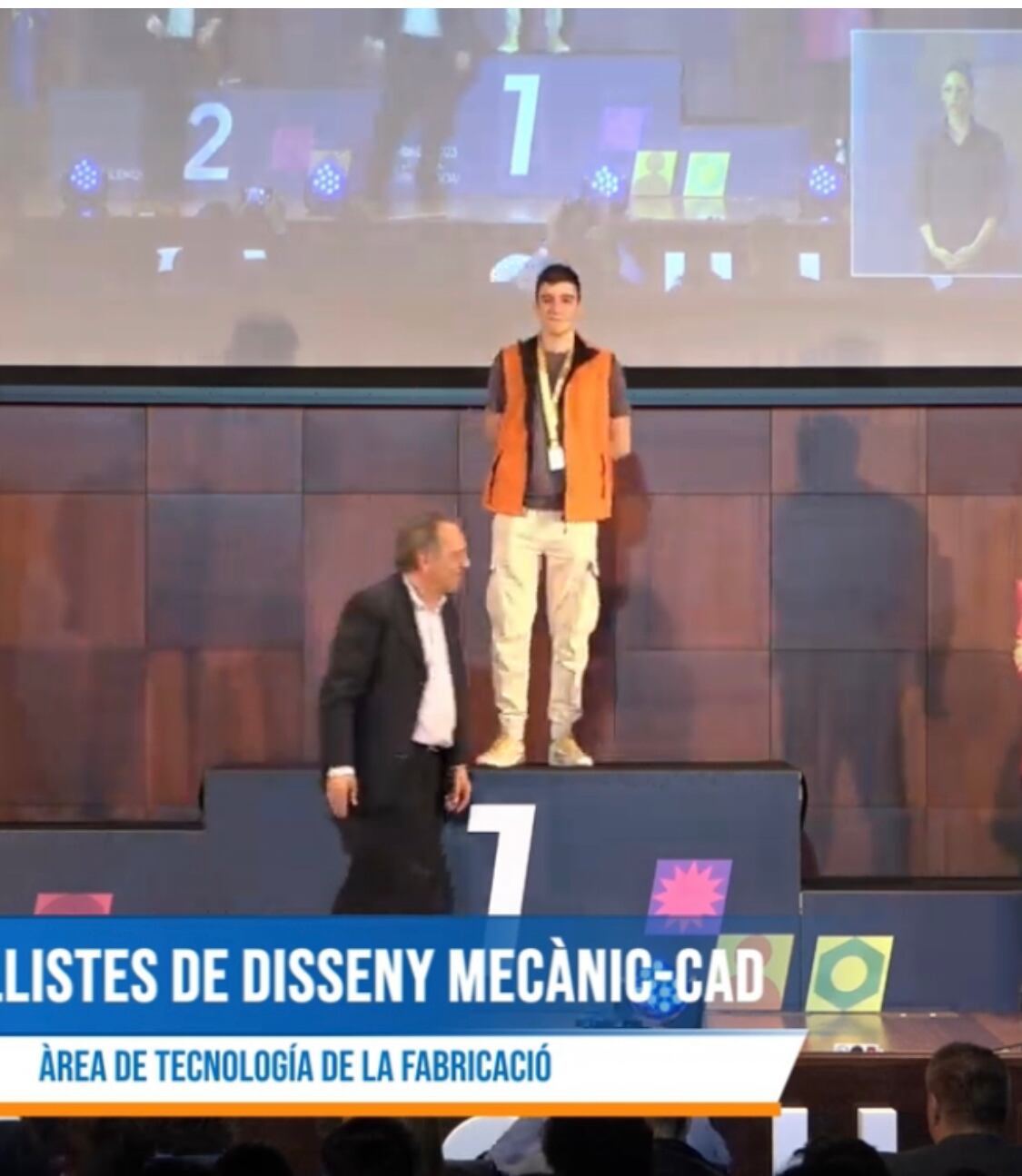 Miguel Sancho en el moment de recollir la medalla d'or