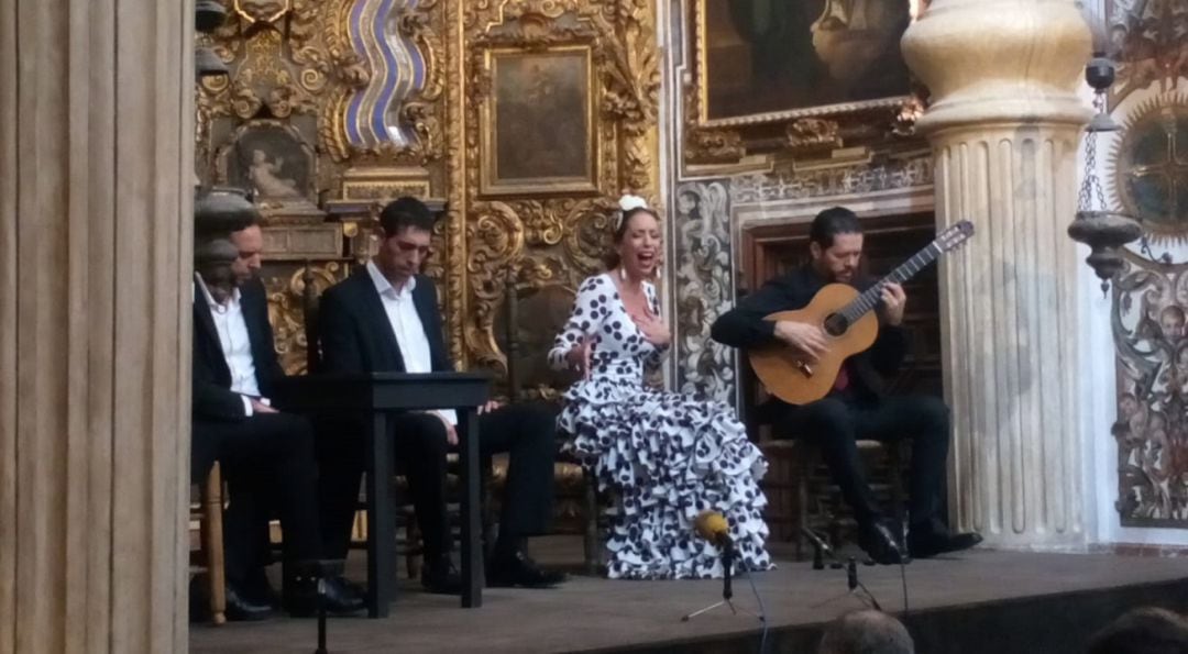 La sevillana de La Puebla del Río Tamara Aguilera durante su actuación este domingo en San Luis de los Franceses