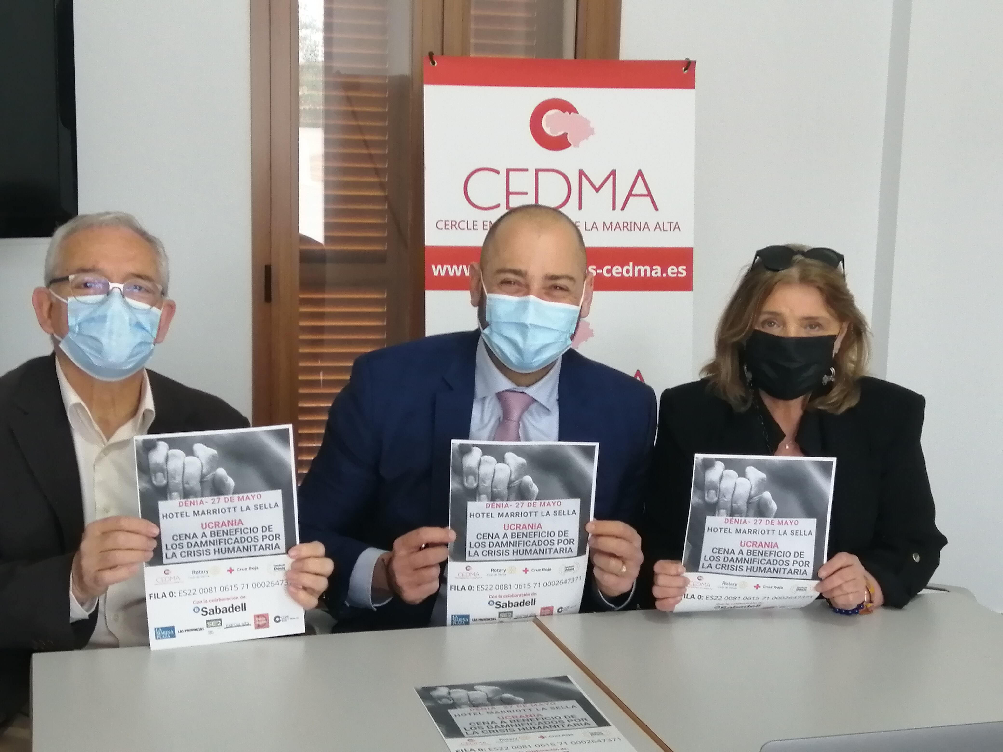 De izquierda a derecha: Eduardo de la Morena, presidente de Cruz Roja Dénia; Benito Mestre, presidente de Cedma; y Adela Chelet, presidenta de Rotary Club Dénia.