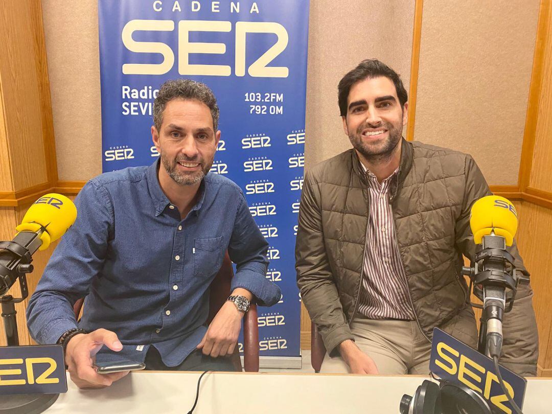 Los doctores Rafael León y Manuel Narbona, en el estudio del Hoy por Hoy Sevilla