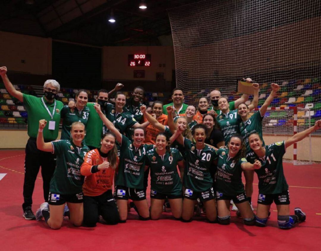 Las jugadoras del Elche celebrando una victoria en Europa