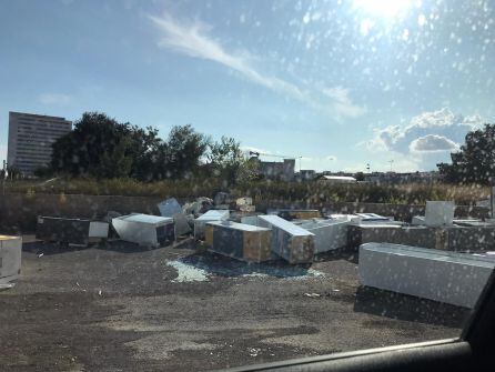 Los vecinos denuncian acumulación de basura en el cementerio de Castelló