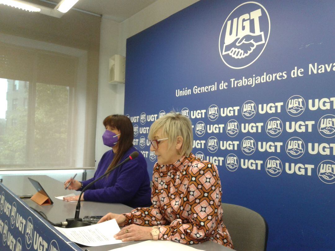 La secretaria de Igualdad y Política Sindical de UGT en Navarra, Marisol Vicente, en primer plano, y la vicesecretaria general de UGT, Marisol Antoñanzas. 