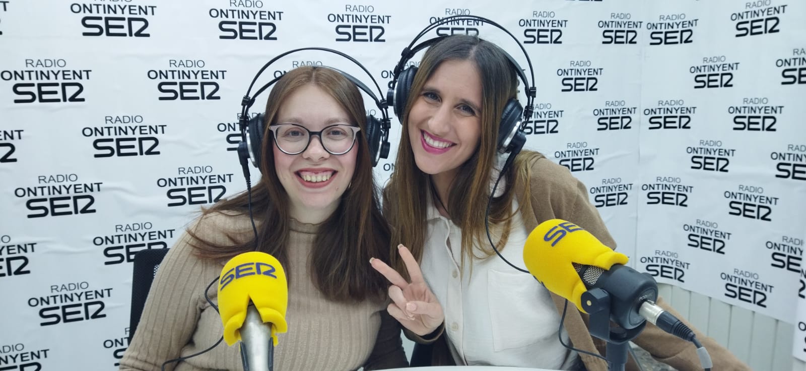 Ana Brotons i Diana de Miguel en Ràdio Ontinyent.