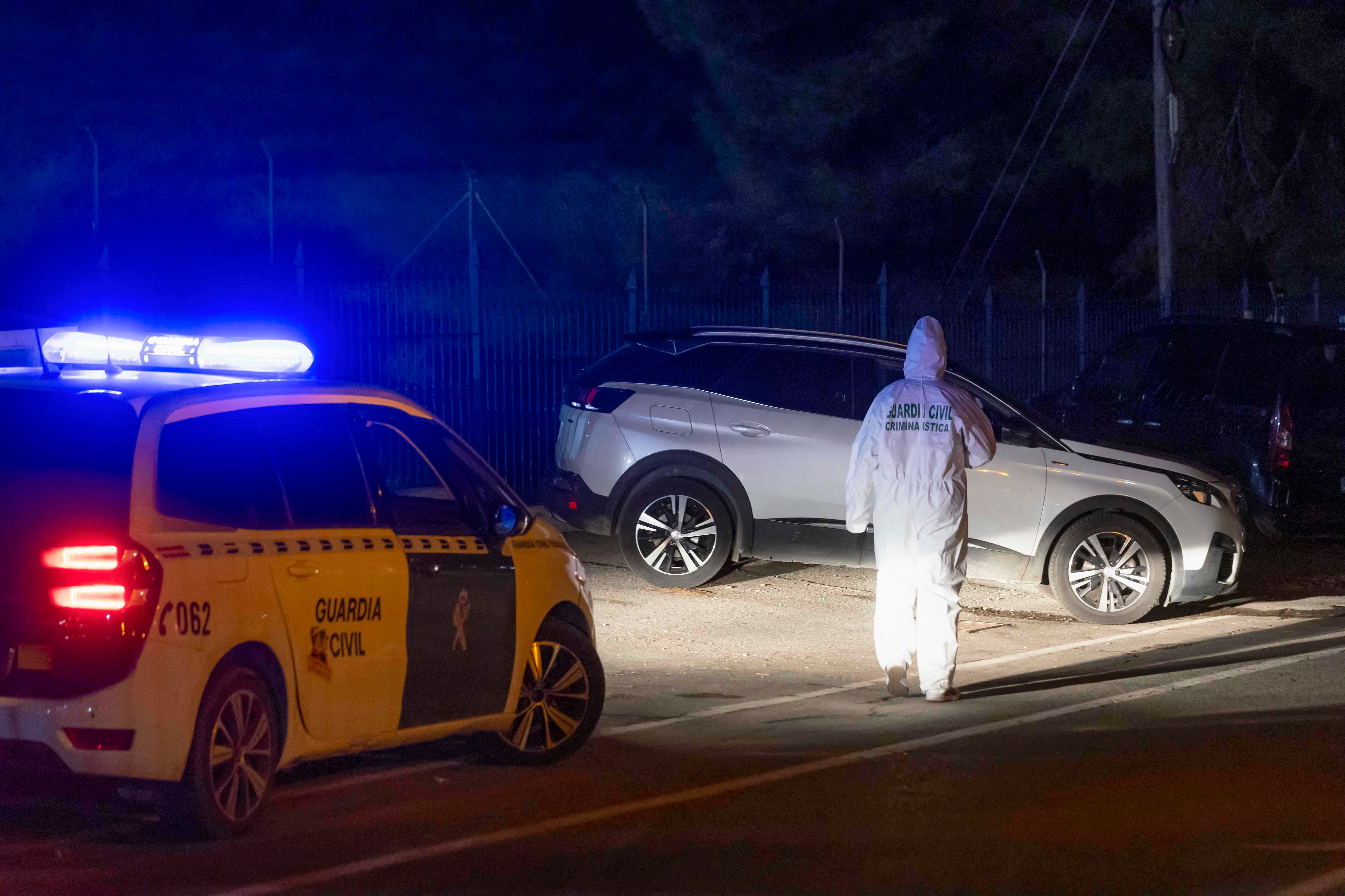 RAMONETE (LORCA), 07/10/2025.- La Guardia Civil ha hallado en la tarde de este martes los cadáveres de dos hombres con heridas de arma de fuego en Lorca (Murcia), informan fuentes de este cuerpo. Uno de los cadáveres se encontraba en el interior de una vivienda del paraje de El Cantar, cerca de la costa y el otro dentro del maletero de un coche en la diputación de Ramonete.