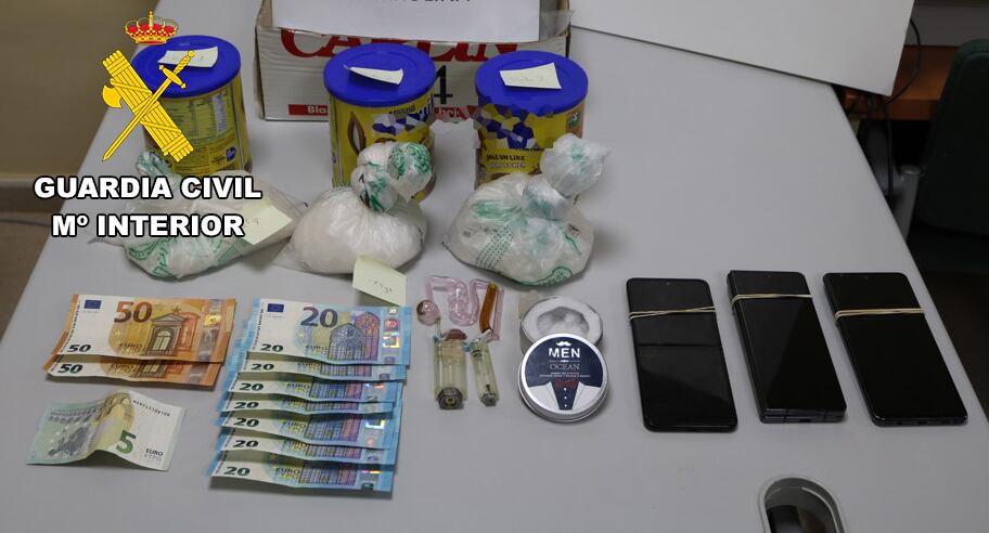 Materiales incautados por la Guardia Civil en las detenciones realizadas en La Carolina.