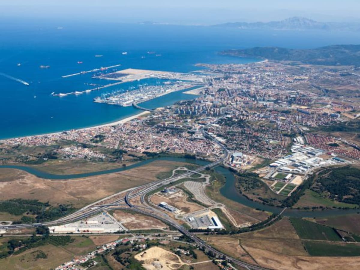 Los olores a hidrocarburo vuelven a poner en alerta a Algeciras