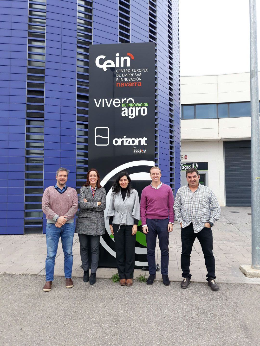 Emprendedores que han ideado las empresas que se van a acelerar en esta cuarta edición. Sergio Saez (Bee Standards), Vicky Iriarte (Sodena), Idoia Ibarburu (Garunkook), Juan Carlos Sesma (CO2 Revolution) e Ibon Teruel (Stone Cooker)