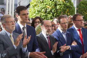 Rodríguez Ibarra, Pedro Sánchez, Pérez Rubalcaba, César Luena y Rodríguez Osuna, en la toma de posesión.