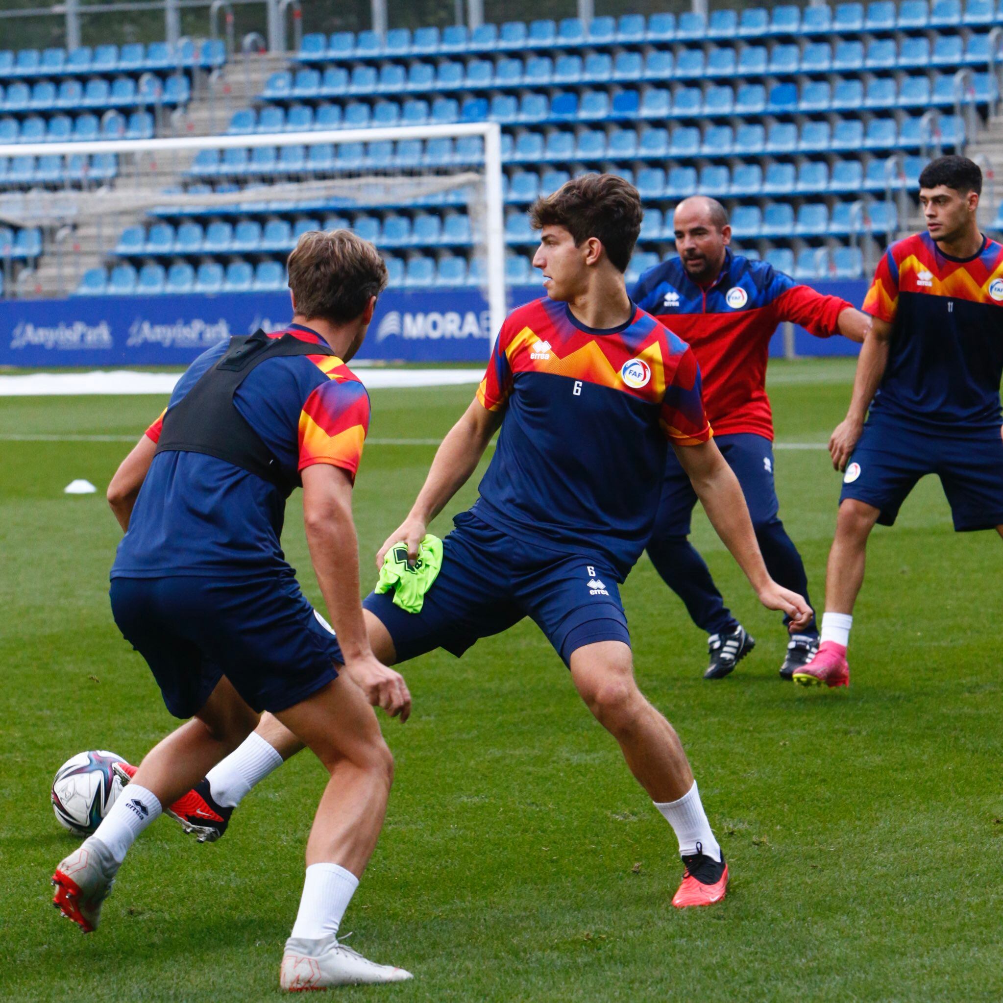 Entrenament de la selecció sub21 de futbol previ al partit contra les Illes Feroe d'aquest dimarts.
