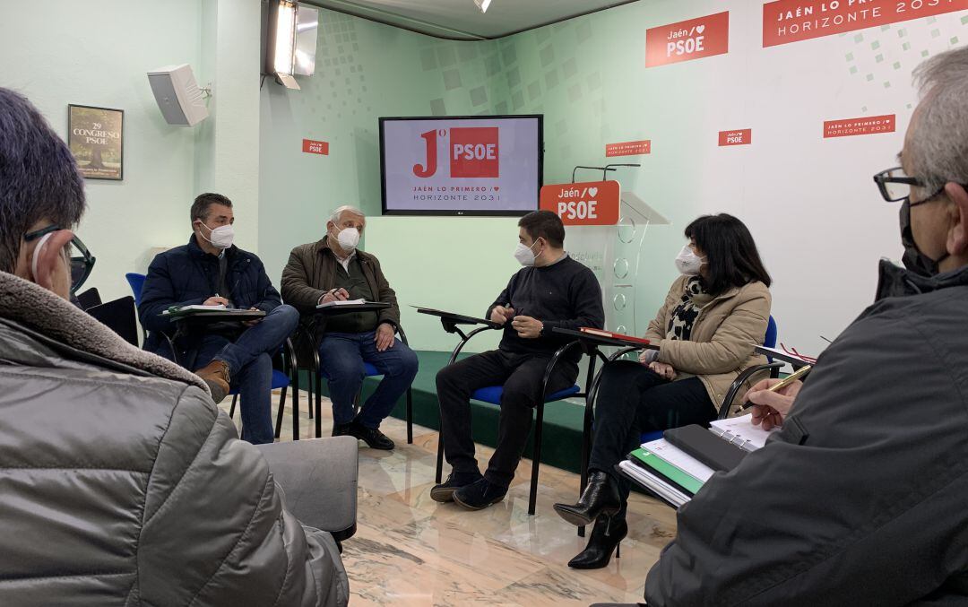 Un momento de la reunión mantenida entre responsables del PSOE y dirigentes de SATSE.