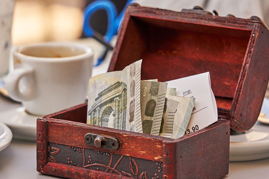 El detenido se coló en el establecimiento y sustrajo el dinero aprovechando que los camareros estabancolocando la terraza.