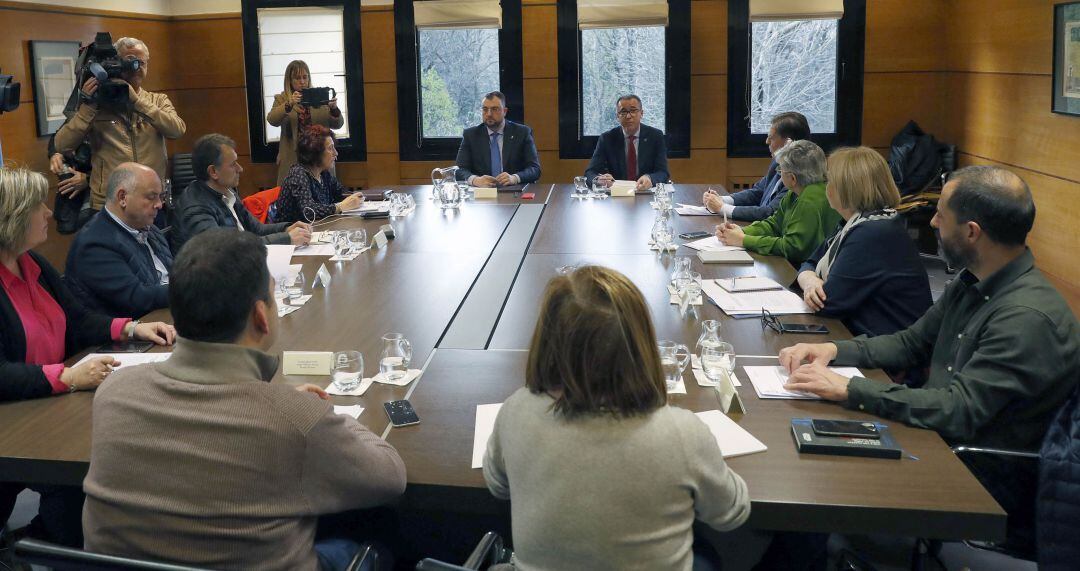 Reunión entre Principado y ayuntamientos para coordinar medidas.