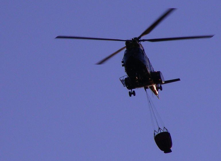Helicóptero contra incendios