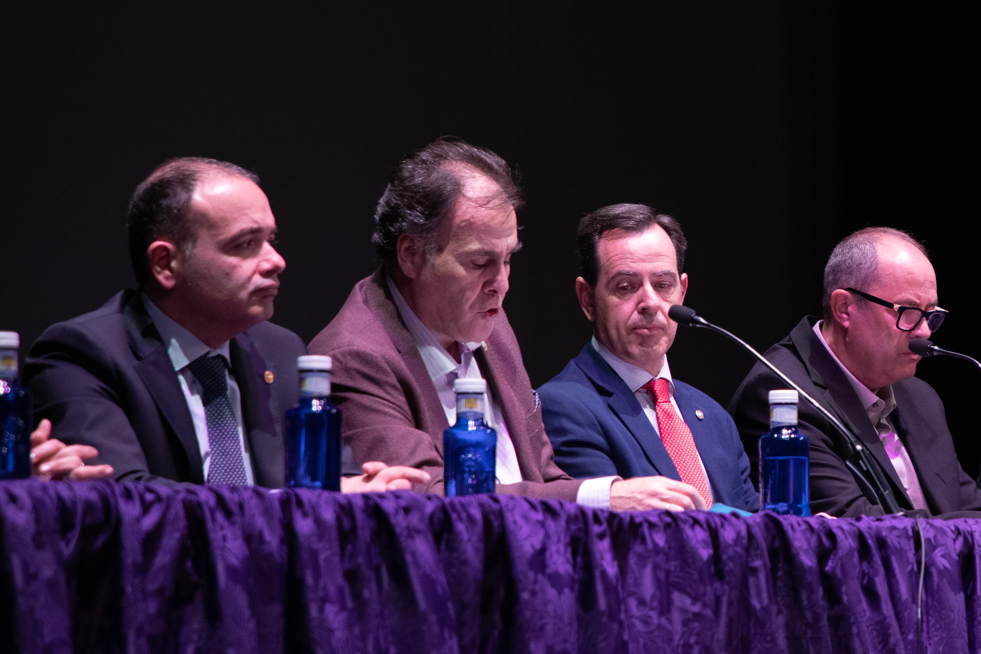 Acto de presentación del cartel de la Semana Santa de Cuenca de 2024 en el que participó Julian Recuenco (segundo desde la izquierda).