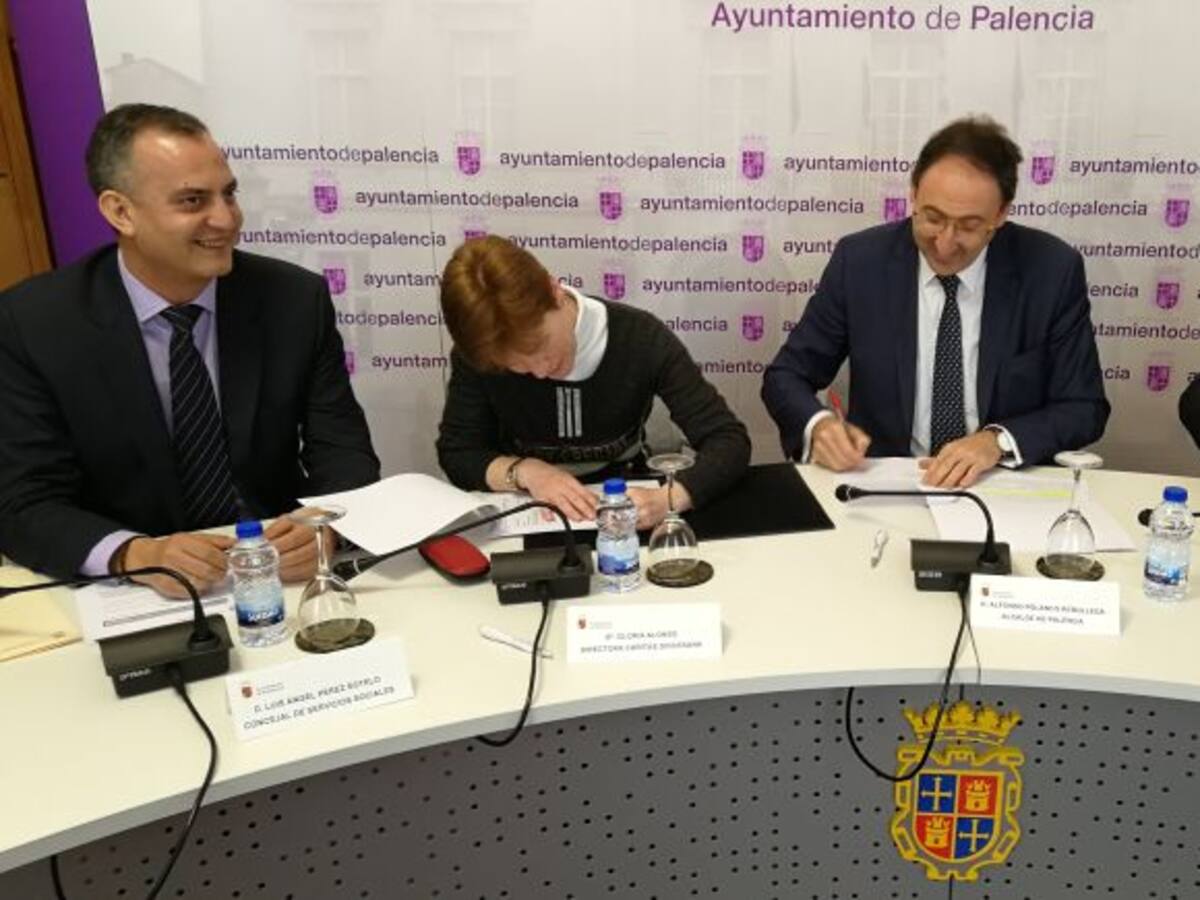 El Ayuntamiento de Palencia renueva sus convenios con Cáritas y Cruz Roja para ayudar a los más vulnerables