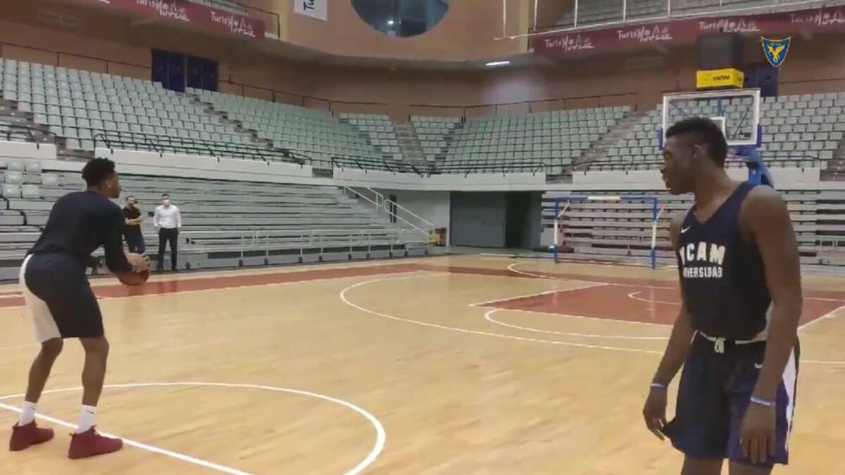 Los Antetokounmpo 'compiten' en Murcia