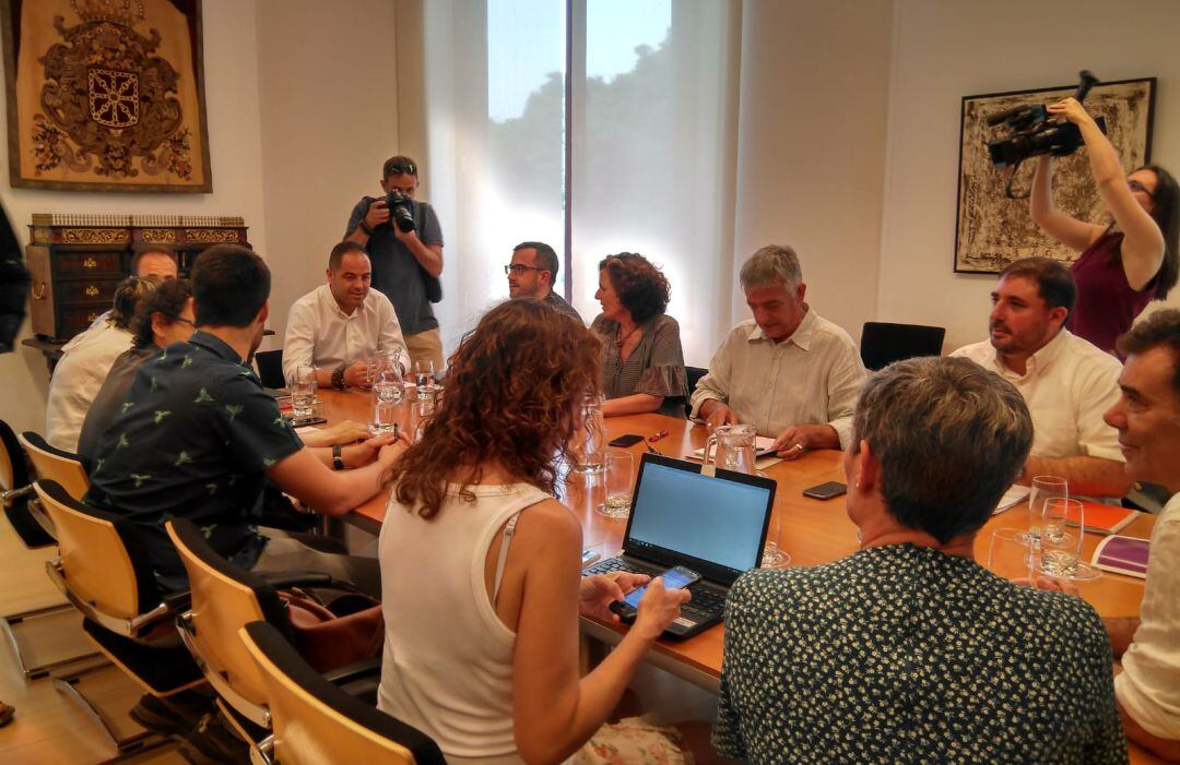 Reunión entre PSN, Geroa Bai, Podemos e IE