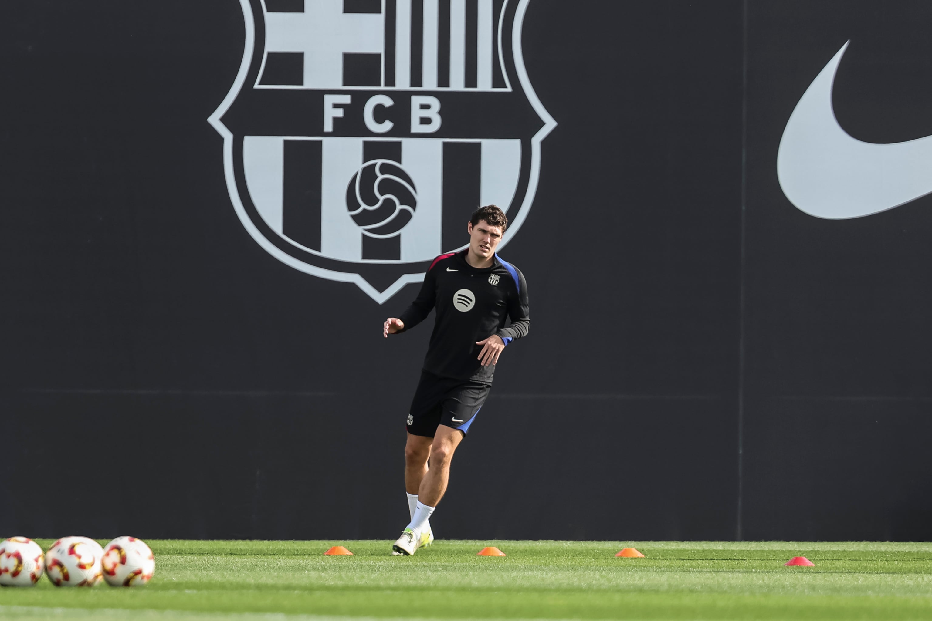 Andreas Christensen se ejercita en la Ciudad Deportiva del FC Barcelona