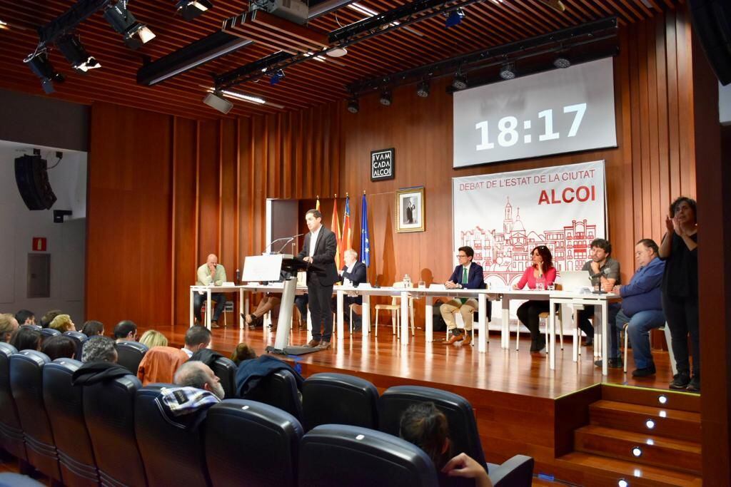 Debate Estado de la Ciudad en Alcoy con la intervención de los políticos.