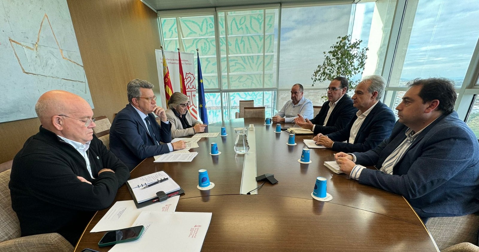 Pueblos con el Tren se ha reunido con el consejer del ramo de la Generalitat Valenciana