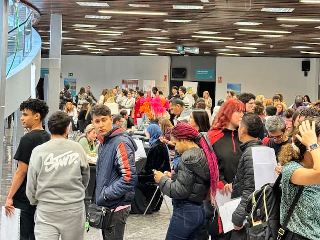 Momento de la feria de empleo