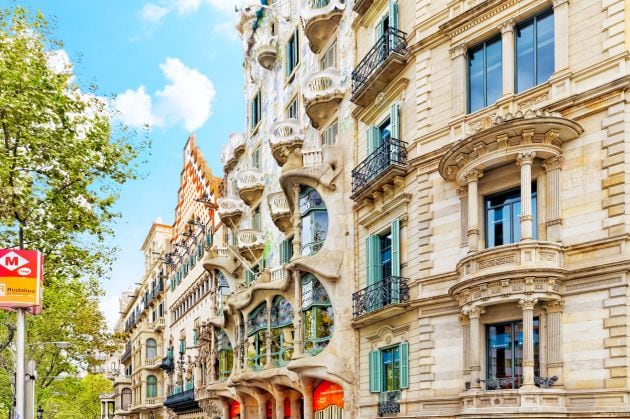 El Passeig de Gràcia es también un lugar imprescindible para disfrutar de la arquitectura de Gaudí.