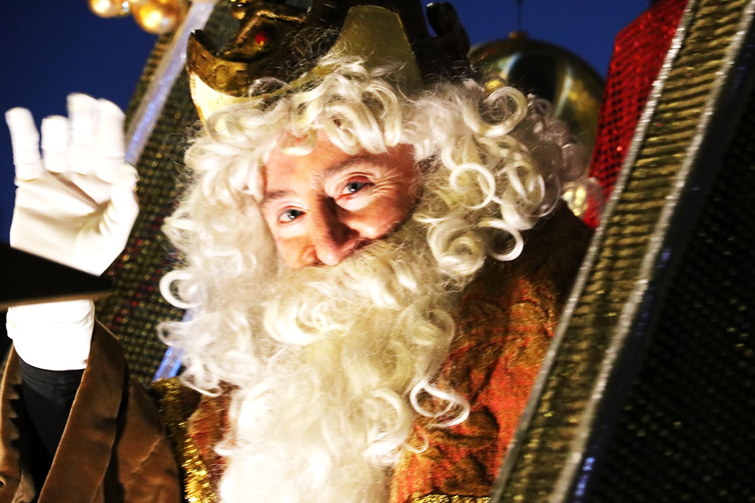 Melchor saluda alegre en una cabalgata pasada