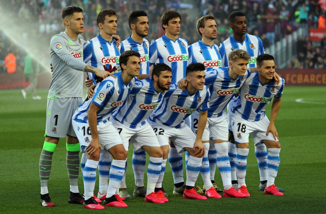 Los jugadores de la Real Sociedad, antes del partido contra el FC Barcelona. 