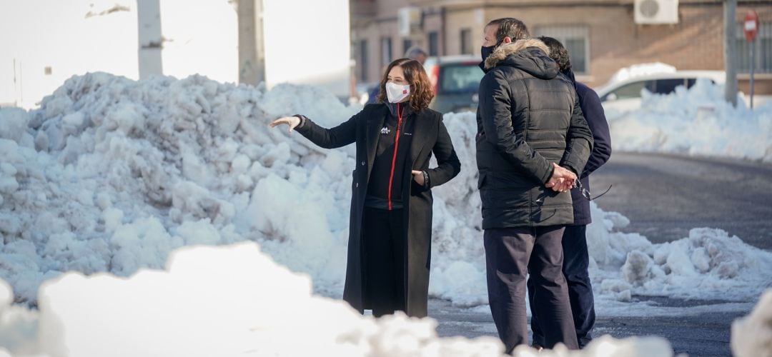 La presidenta de la Comunidad de Madrid, Isabel Díaz Ayuso, en el municipio de Torrejón de Velasco durante los primeros días de la borrasca Filomena