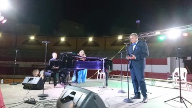 Momento en el que el maestro Paolo Borgognone interpretaba un tema en solitario