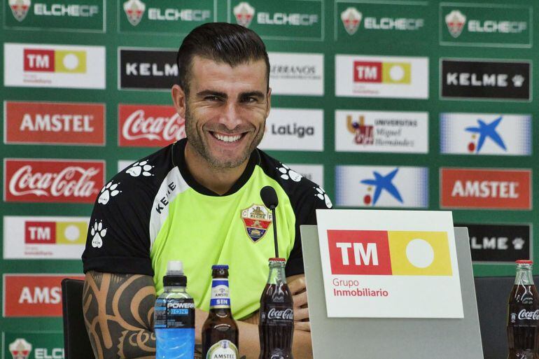 Armando Lozano en la Sala de Prensa del Elche C.F.