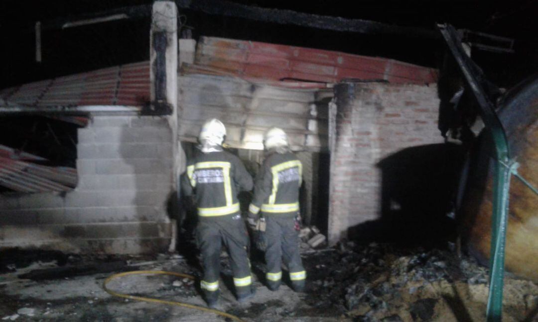 Incendio en una nave avícola en La Cavada 