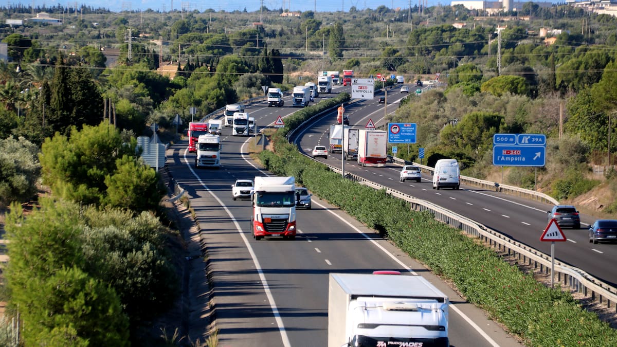 Reportatge a l'Aquí Catalunya | "Tenim un problema greu de manca de conductors, els estudiants ni es plantegen el sector del transport i la logística"