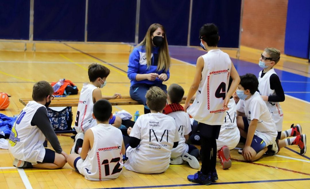 Mari Cruz Gómez, enfermera del SMS, nombrada Entrenadora del Año por las Naciones Unidas del Baloncesto 