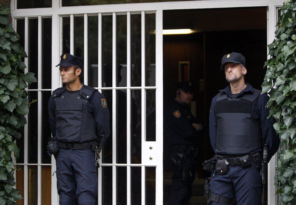 Agentes de la UDEF en una fotografía de archivo