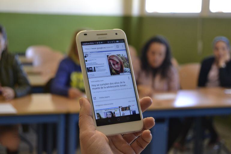 Curso para tratar las adicciones en redes sociales en Pinos Puente.