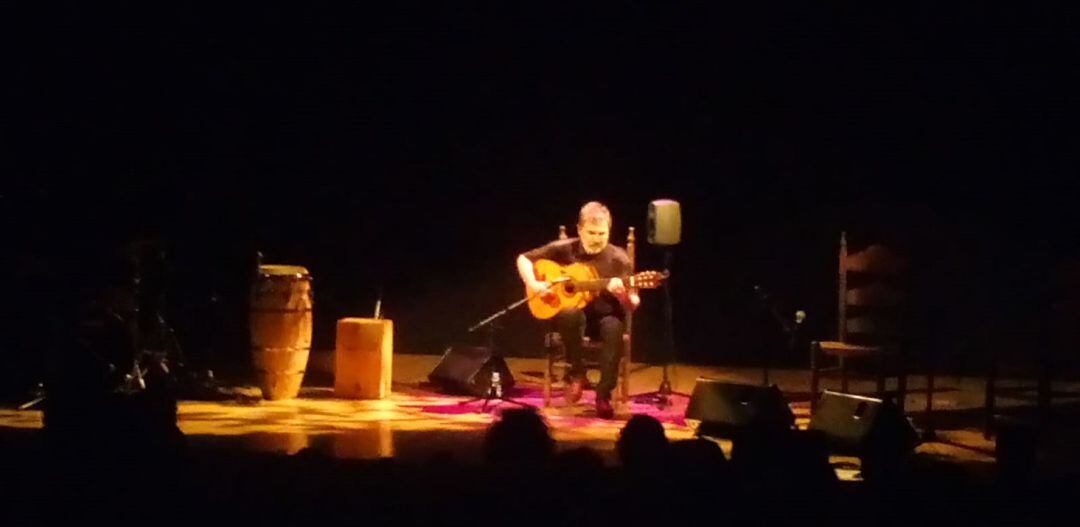 El guitarrista sevillano Paco Jarana durante su actuación este jueves en el Espacio Turina